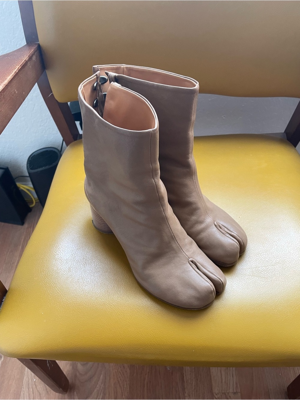 Maison Martin Margiela Split-Toe Leather Ankle Boots - Taupe
